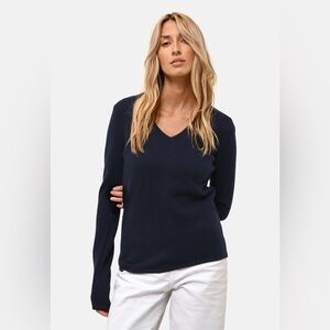 NAVY VNECK SWEATER